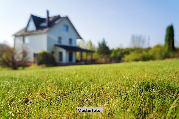 Herrenhaus, nebst Gästehaus und Garten